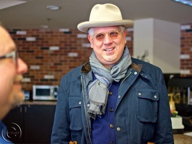 Glenn Beck S New Look Is Meme Heaven Glenn Beck S New Look Is Meme Heaven