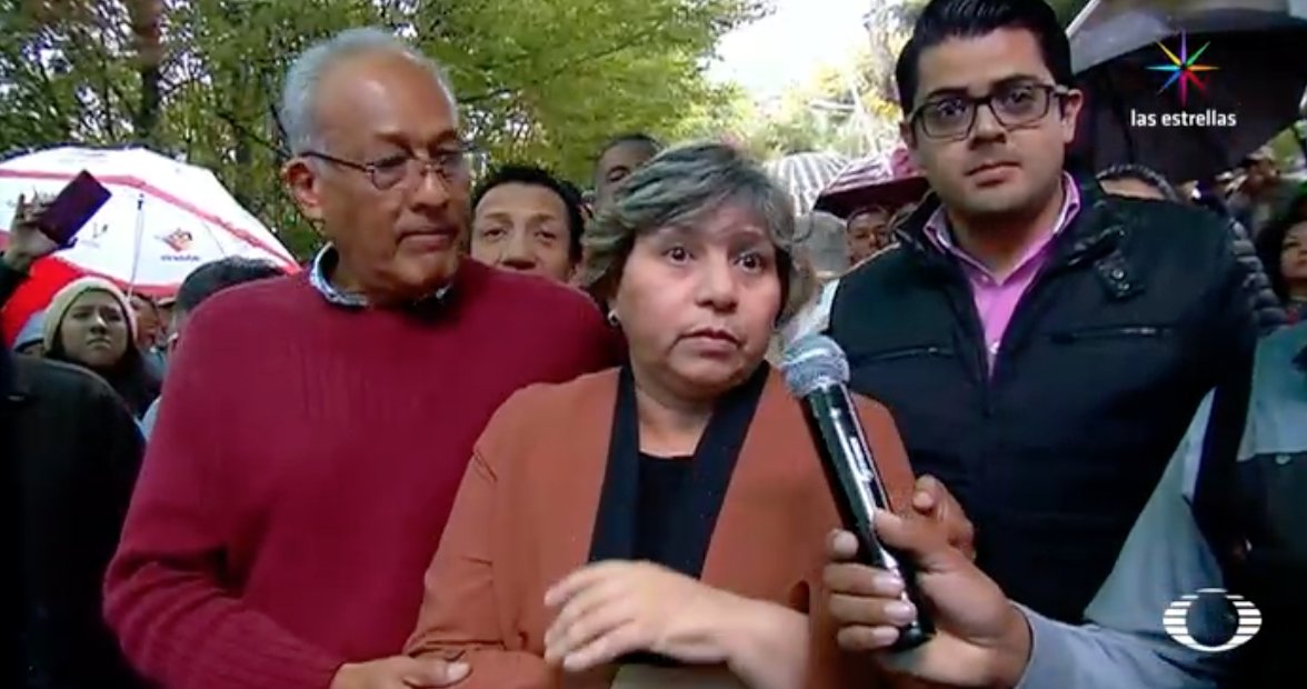 DeniseMaerker's tweet photo. #10EnPunto confirma que trabajadores de salud de Veracruz siguen en paro aunque ya les pagaron su quincena #10EnPunto https://t.co/R5CGRbzk4Q