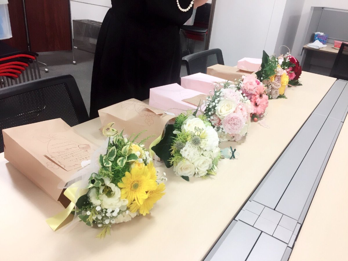 平澤真咲 写真は コンテスト当日にフラワーデザイン部の方々が私たちに作ってくださったブーケです 一人ひとりの個性が表現されていて とても素敵でした ありがとうございました ブーケ ミスコン フラワーデザイン 平澤真咲 写真は コンテスト当日にフラワーデザイン部の方々が私たちに作ってくださったブーケです 一人ひとりの個性が表現されていて とても素敵でした ありがとうございました ブーケ ミスコン フラワーデザイン
