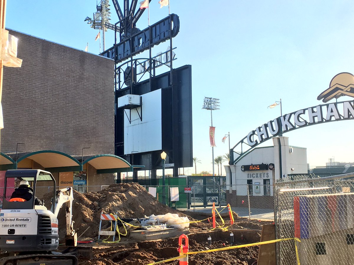 TalesoftheCork's tweet photo. There is change all along Fulton Street as @fresnodowntown continues to reinvent itself. #ibelievefresno @WarnorsCenter @FresnoGrizzlies https://t.co/f7EEDR2FhI