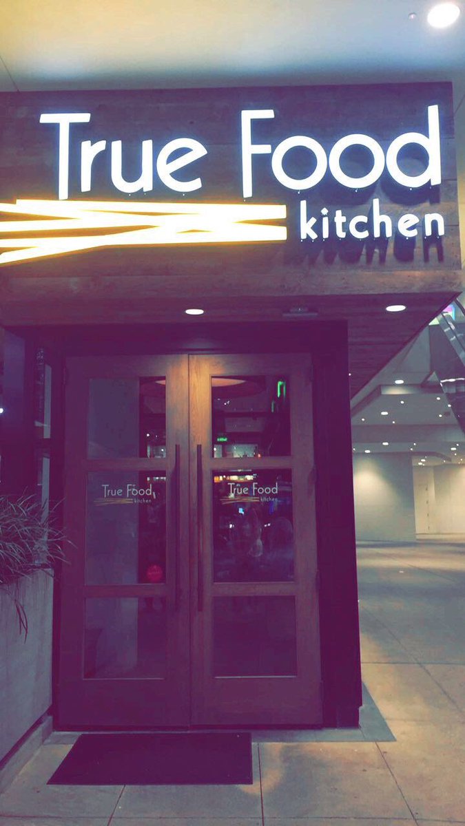HoustonTodayy's tweet photo. True Food Kitchen Is The Latest Restaurant Taking HTOWN By Storm Making Healthy Eating a… https://t.co/8sKn4wJRg1 https://t.co/s6nwpHNRYU