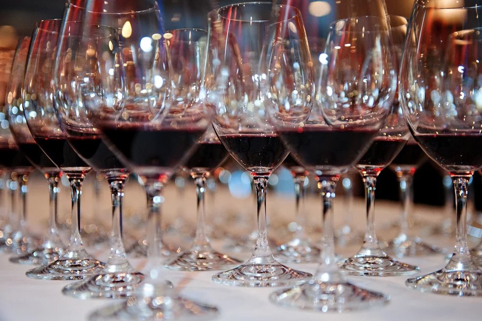 TruffleExpo's tweet photo. Learn about the thriving #truffle biz at the Expo in #Woodinville. Enjoy local truffles &amp; #wine too! https://t.co/qTuGX9Ejn7 #WineWednesday https://t.co/E0B6n10RFC