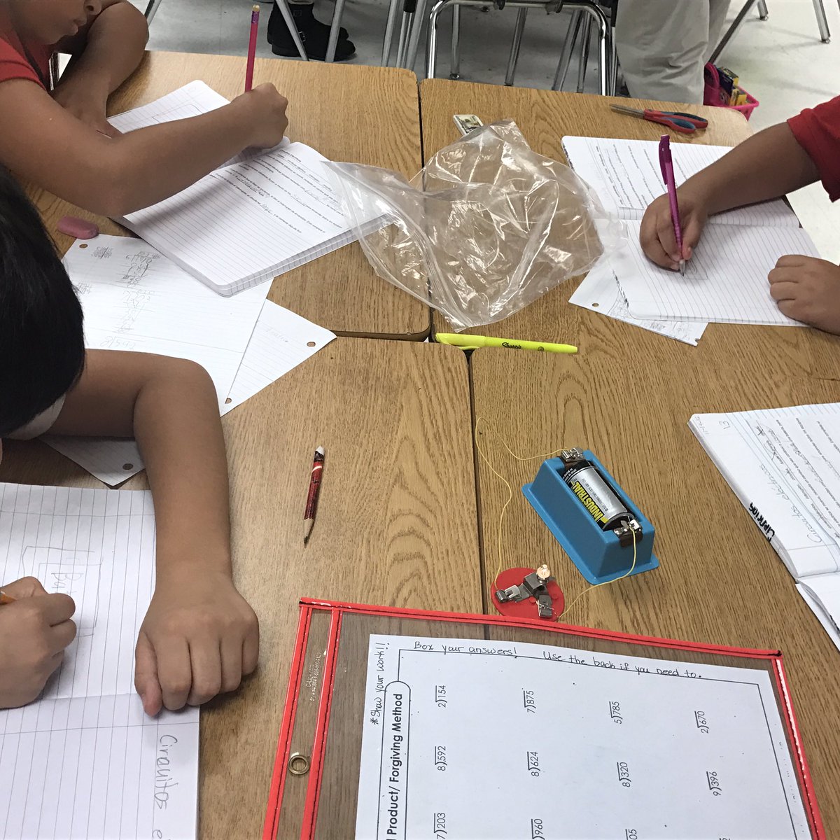 lgdeclet's tweet photo. Circuits: from concrete to abstract! Kids had a blast!!@ty_nelson22 @Handley_Panther https://t.co/xoieTEUZmb