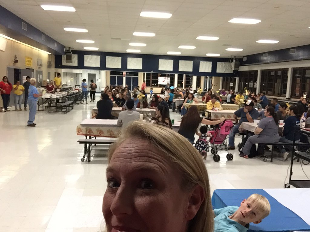 Weber_Eng1PreAP's tweet photo. Avid family night😍 https://t.co/Obw3IU3eZE