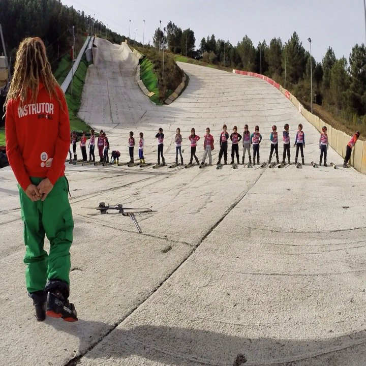 Ready to teach all these kids #ski4all2016 #fis #snowkidz #pizzahut #skiinstructor #snowboardinstructor #portugal