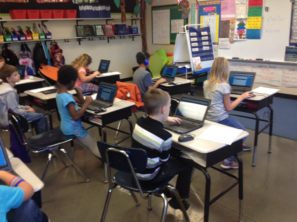 MrsKelly43's tweet photo. Mrs Evans 2nd graders blogging for the 1st time. ❤️ global communication! #ISDstrong #LBSharks https://t.co/YXcSBw46OO