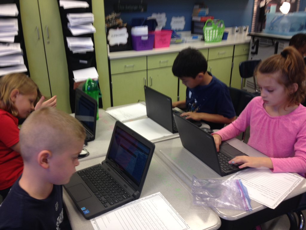 MrsKelly43's tweet photo. Mrs Evans 2nd graders blogging for the 1st time. ❤️ global communication! #ISDstrong #LBSharks https://t.co/YXcSBw46OO
