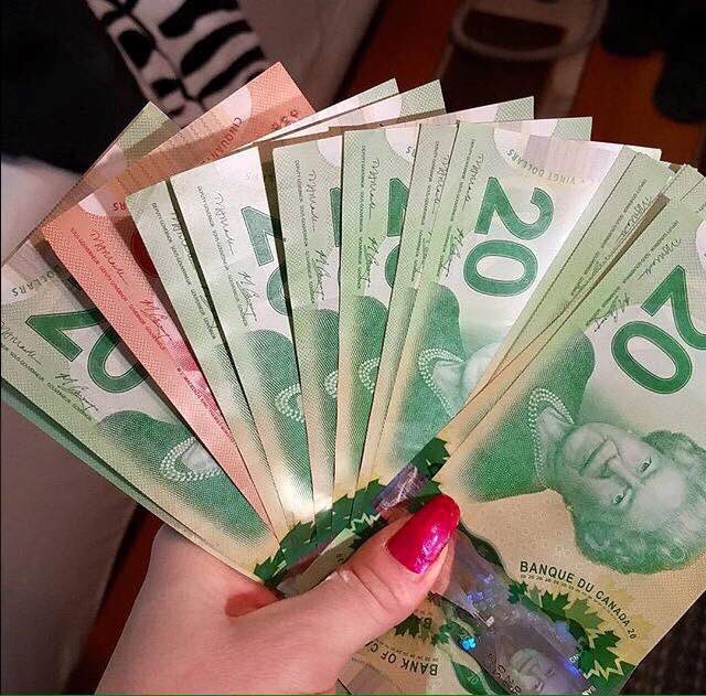 RoxanneTiffany_'s tweet image. I made cash from selling this amazing products!
#wrapcash at its finest!