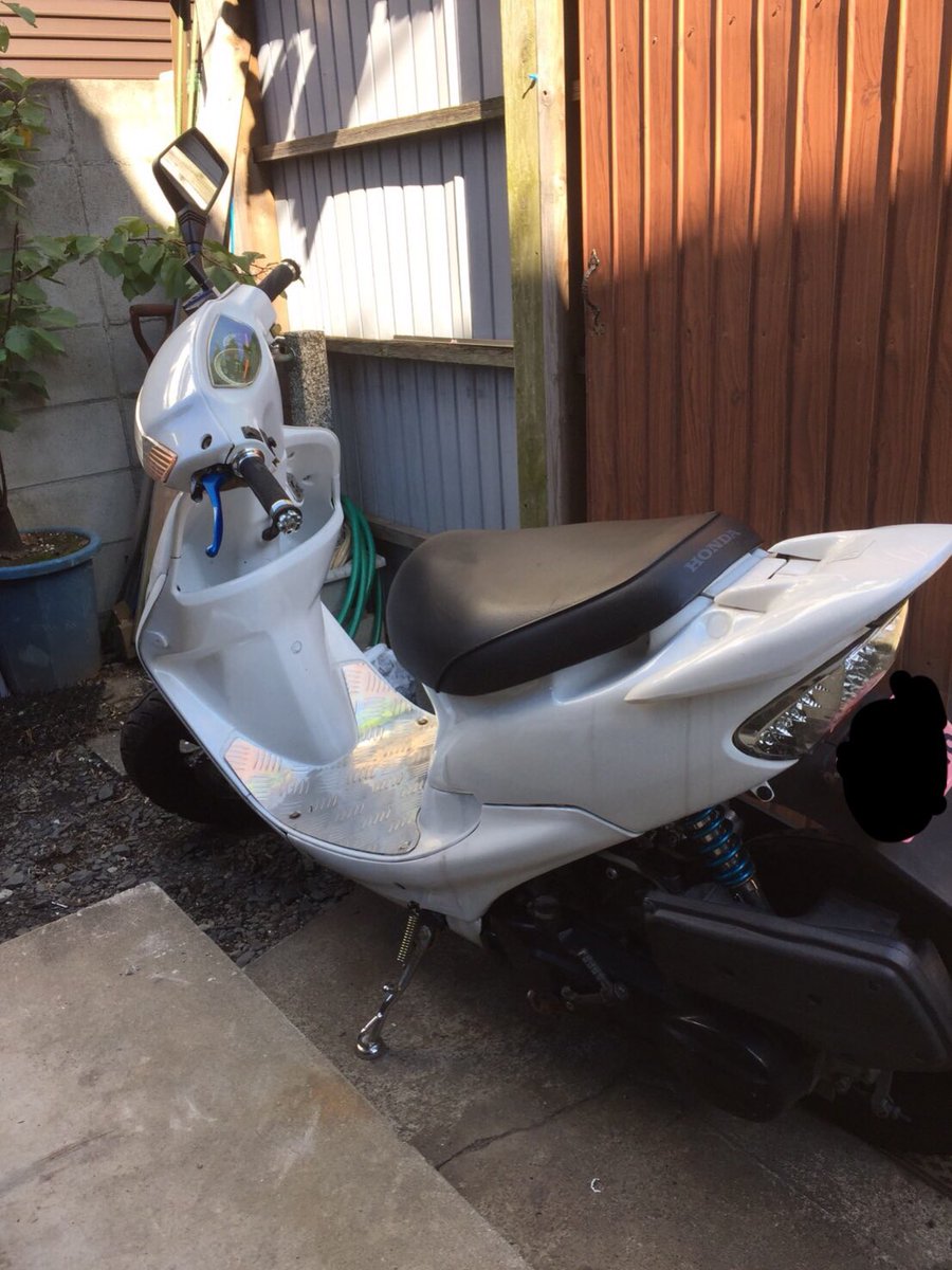 Oh1n7q's tweet photo. 原付にリード100ccのエンジンつんでます
外装の状態とても綺麗です
改造点は写真で見てください
不具合特にありません
東京からになります
気になる人DMください
#リーディオ売ります
#原付売ります https://t.co/ruMHVcXcpS