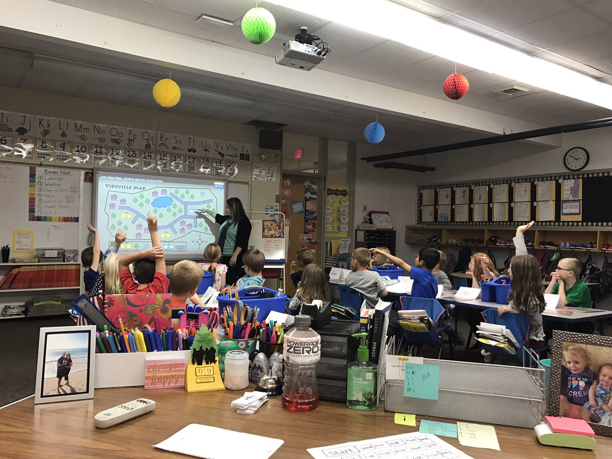 LindseyNagel8's tweet photo. These kiddos are so lucky to have @misswilson__ teaching fun and engaging lessons! #practicumstudent #goteachgo https://t.co/Bg015tld6v