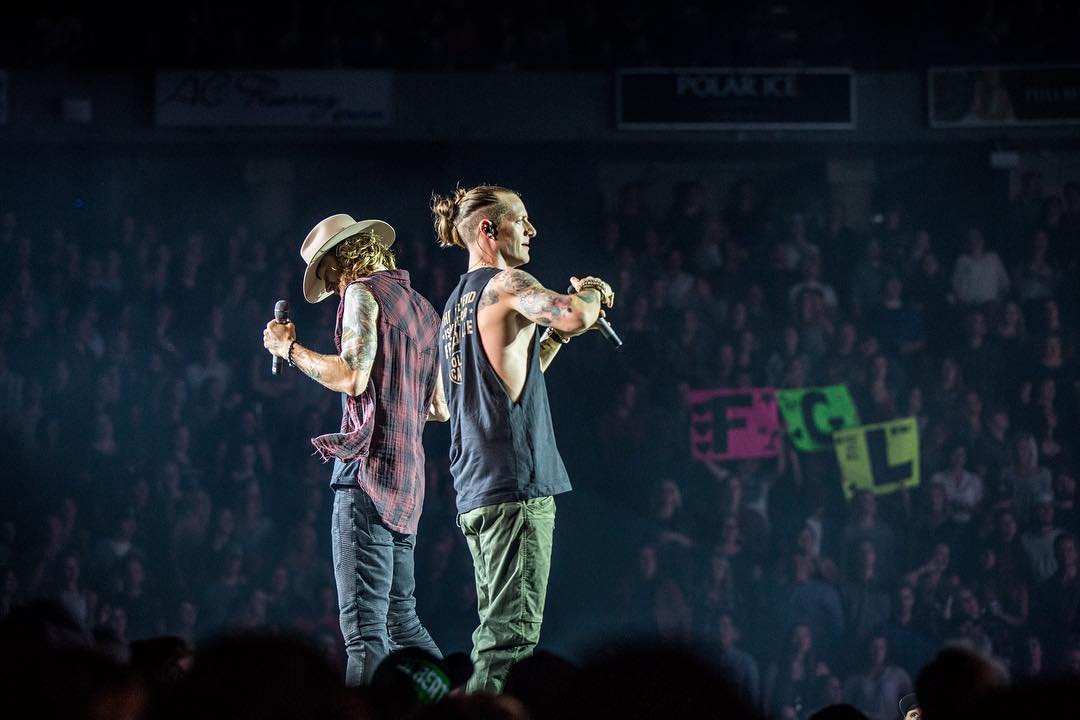 FLAGALine's tweet photo. Brothers always have each other's backs 🔑 https://t.co/v2tYjKe75T