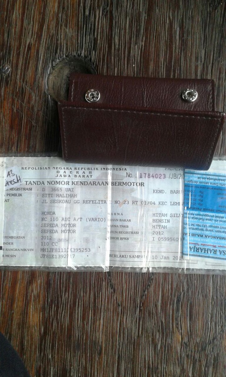 infobdg's tweet photo. Via @TMCpolrescimahi : Telah ditemukan dompet berwarna coklat yg berisikan STNK nopol D-3665-UAI di jl. Leuwigajah. https://t.co/mmDTlwJ5aD