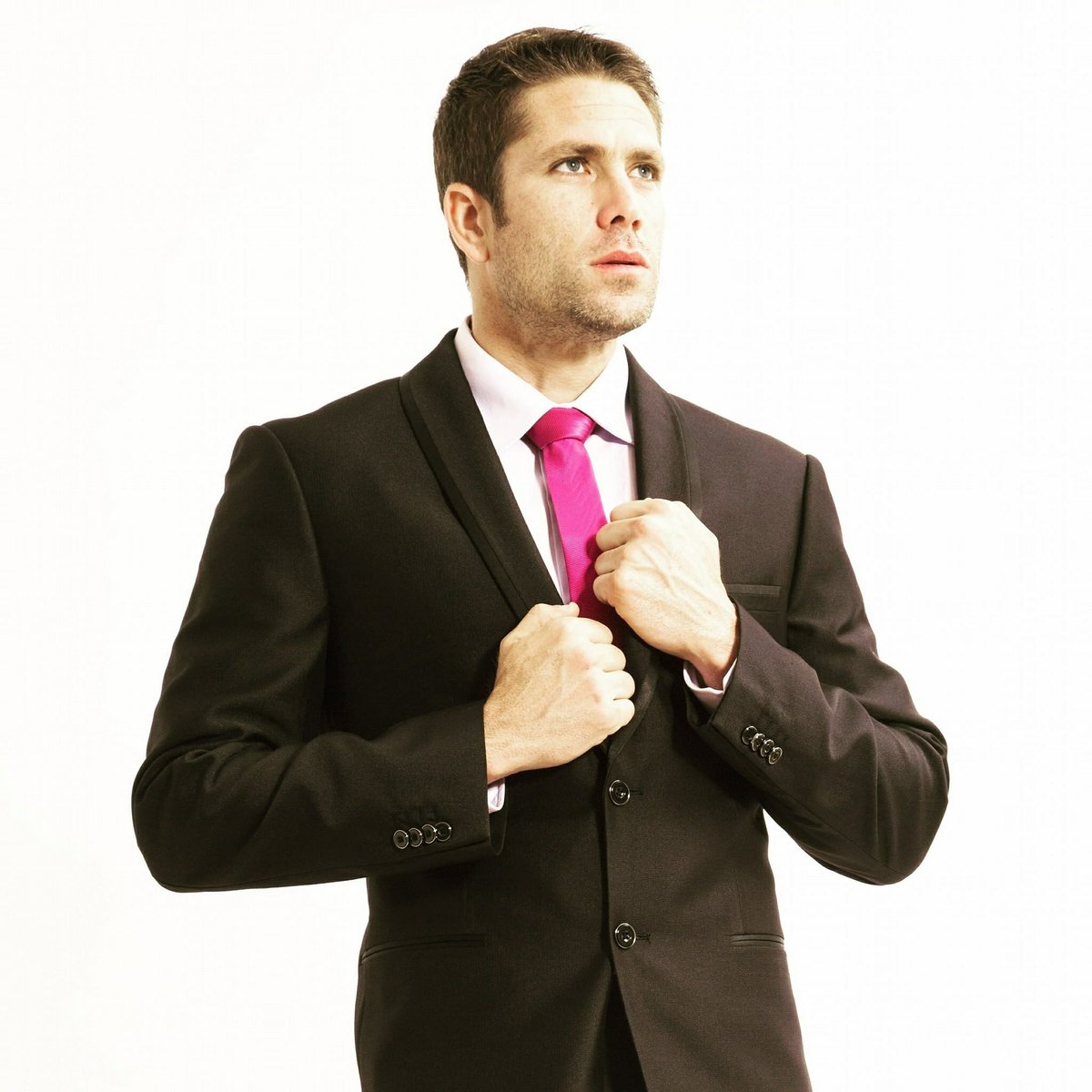 FClubPacobazan's tweet photo. Siempre a luchar por los sueños! @pacobazan_  como siempre elegante! Y cuero! ❤️ https://t.co/oPVCvpqpwS