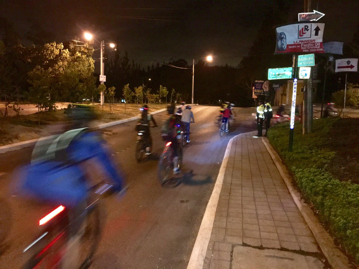 MuniMixco_'s tweet photo. Se realiza en esta noche #ElColazo en San Cristóbal zona 8 de #Mixco recorrido 15 kilómetros https://t.co/0pZ8sdIkR3