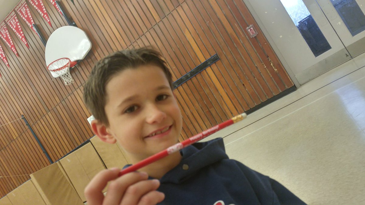 Grade3_4WPS's tweet photo. @mich05GEDSB Waterford Public School Happy Birthday pencils? Yes, please! #roar #recognizingstudents #happybirthday #wildcats #wpsproud https://t.co/8sqnf8GXkv