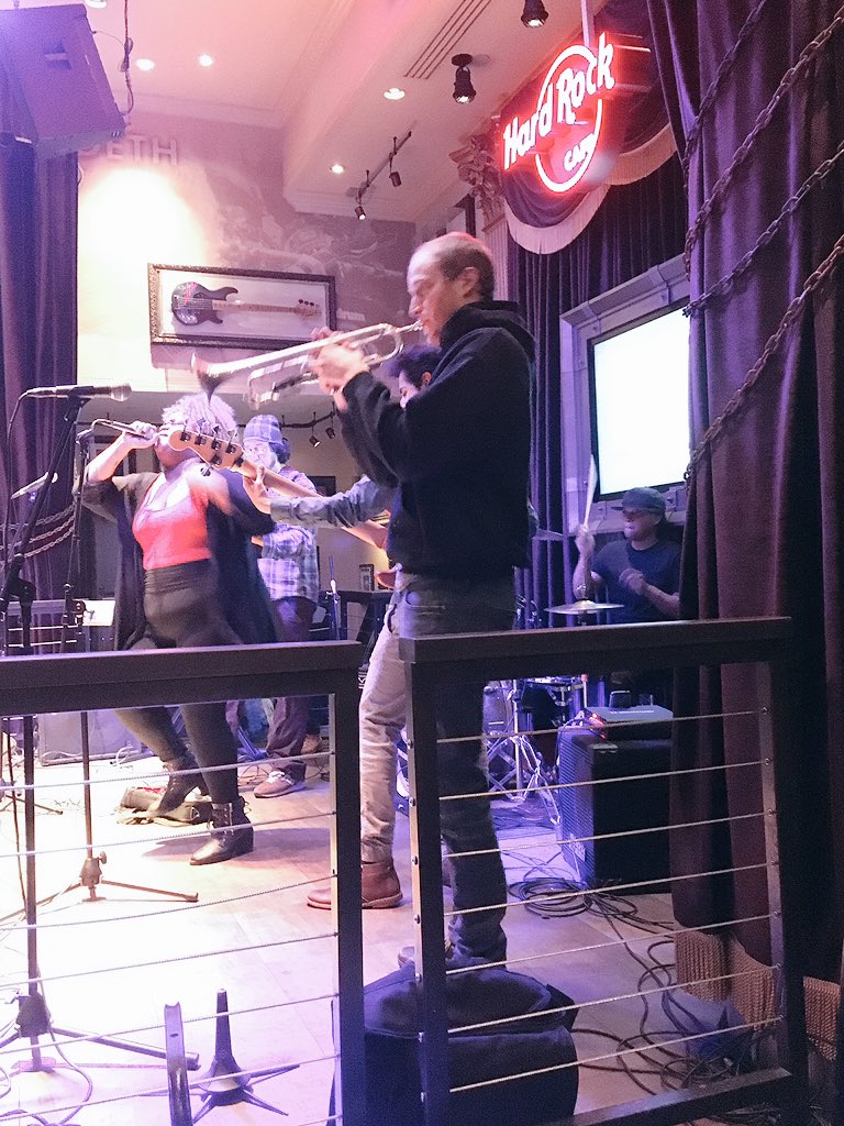 PHLLive1's tweet photo. JAKEYA just took the stage and what energy!! #phllive #phillymusic #world #jakeya @HardRockPhilly @DavidOhPhilly https://t.co/C1my7YjcpP