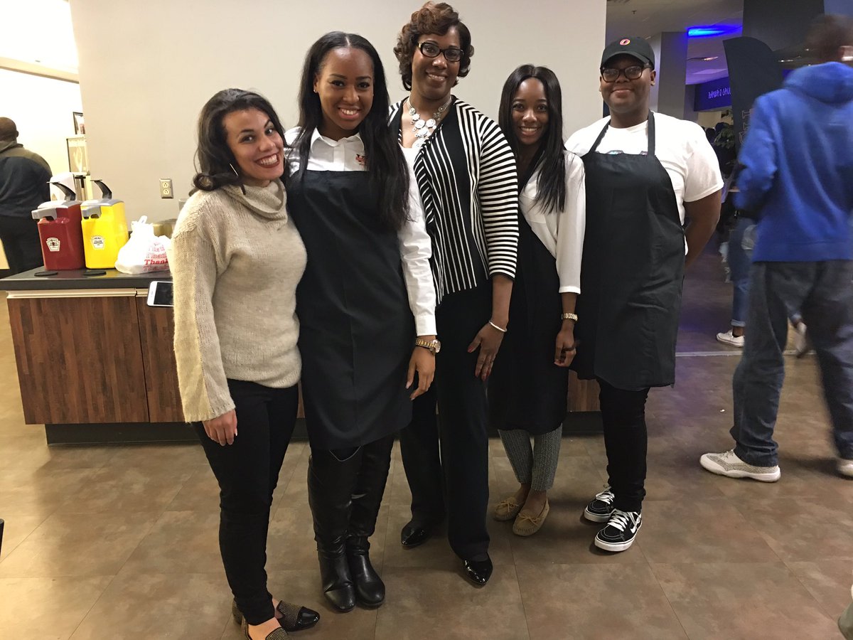 #VSU Happy Thanksgiving to all! Special thanks to Royal Court, faculty, staff &amp; administration for serving today!