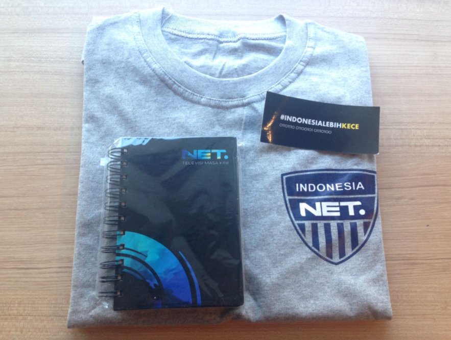 Yang belum beruntung jgn sedih yaa. Karena kita bakalan bagi-bagi merchandise lagi. Yang mau mana RETWEET kalian? ;)