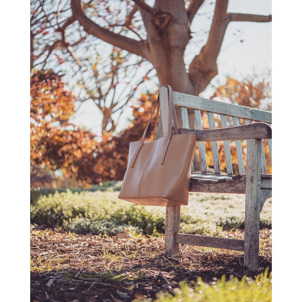 GiandoMassi's tweet photo. Our classic and roomy Capri Tote is great for all seasons! https://t.co/flXmfHcoYO #leather #tote #purse #handbag https://t.co/KLf5hrLBl6