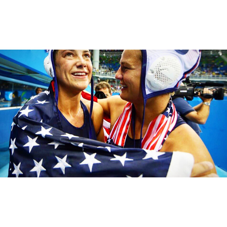maggiesteffens's tweet photo. THIS is what it's all about. 🙌🏼♥️🇺🇸 #waterpolowednesday #realizationofadream #dreambig @USAWP @teamusa https://t.co/SOiB3oyoKk