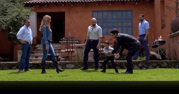 familia_venegas's tweet photo. @elchematv Cap 0 😍😍 #ElChema #ElChemita & #LaRutila ❤ #LaFamiliaVenegas https://t.co/rc3syAAjhp