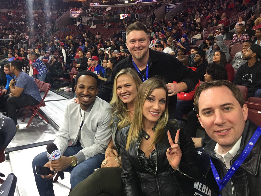 LTWPhilly's tweet image. Hangin' courtside just before the Sixera win w/ @PhillyChic5 @RitchieJon @ChristianCrosby @JoeDeCamara