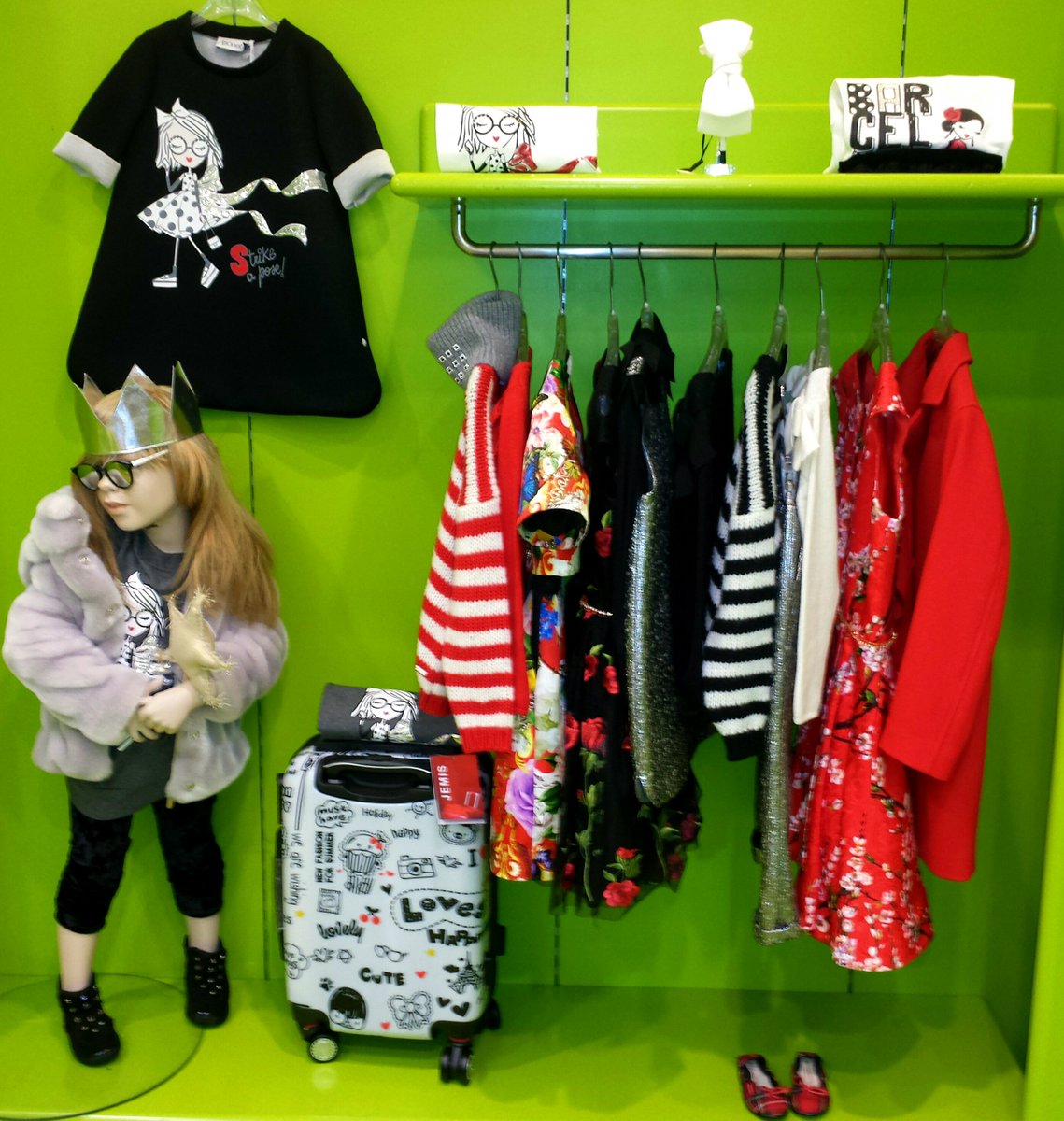 PureSermoneta's tweet photo. Pure&amp;Chic! 
#getinspired by the corner of #fashion of #puresermoneta!
#kidsfashion #kidsclothes
https://t.co/LweUtQ9kLq https://t.co/SrhMFBw8Oy
