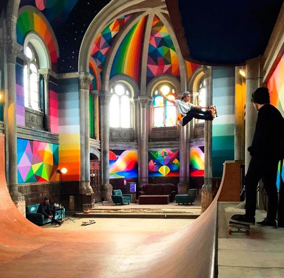 Com2Geek's tweet image. One Day / One Street Artist #10 
2/3

Okuda @OKUDART 
La iglesia Skate

#StreetArt #Graphic #art #design