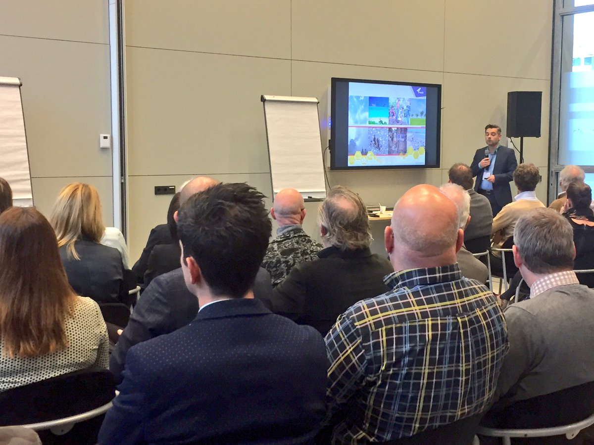dseijs's tweet photo. Start met #C2Ccafe in #stadskantoor #Venlo. @michel_weijers start met achtergrond en positieve impact
#Ahrend #Desso #Mosa ##C2C https://t.co/DFQjY9FUd7