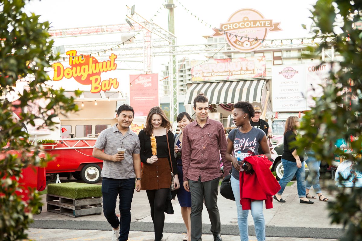 Griffith_Intl's tweet image. Must do night markets...prepare your tastebuds 🍔🍕🍦🍩🍭 #ExploreBlog #Nightmarkets #Brisbane #GoldCoast bit.ly/2g0CMb4