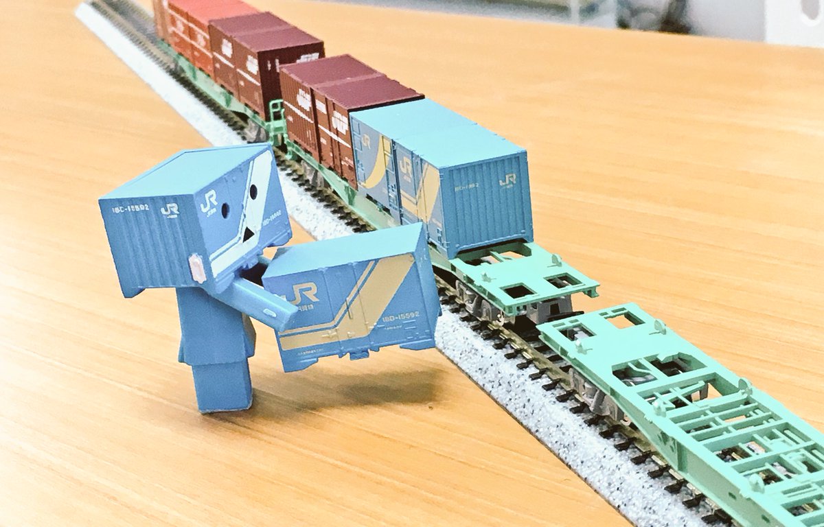 ホビーショップ タムタム 鉄道部 على تويتر コンテナダンボーガチャコレクション こんな感じで遊んでみたりレイアウトに置いてみたり色々楽しめそうです コンテナダンボー よつばと ガチャ ダンボー
