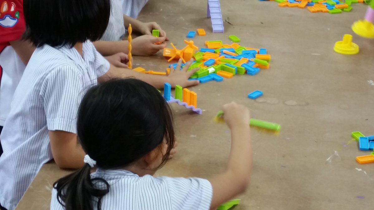 bensgalaxy's tweet photo. #cistk #cisprimary #makerlunch with dominoes! #maker #pypinnovation https://t.co/Fj8BlKflVQ
