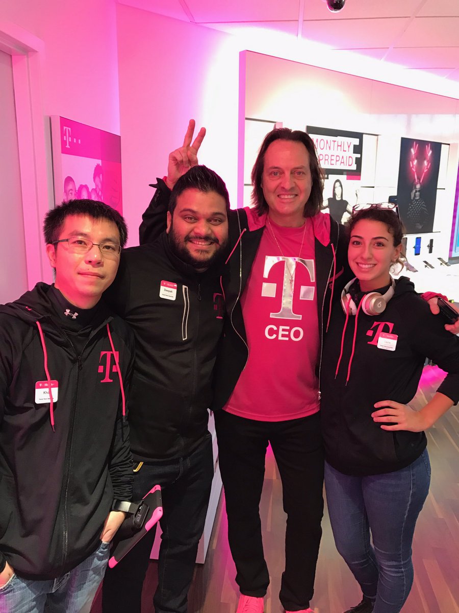 gettemsauce's tweet photo. Thank you @JohnLegere for an awesome visit at #Kirkland! We are pumped for an epic weekend!
@D_Money_B2 @n8stevens44 https://t.co/eL9jbDyu69