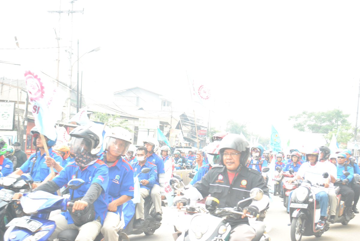 cikupa lumpuh total dengan adanya aksi demo para buruh