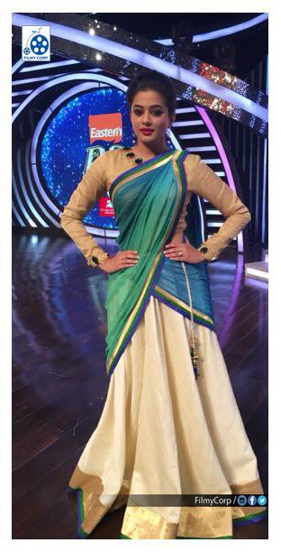 FilmyCorp's tweet photo. Beautiful @priyamani6 Latest Clicks #EasternD3 !
Check Out For More >>>> https://t.co/DNYu2RJTNJ https://t.co/yex3eFBXcI