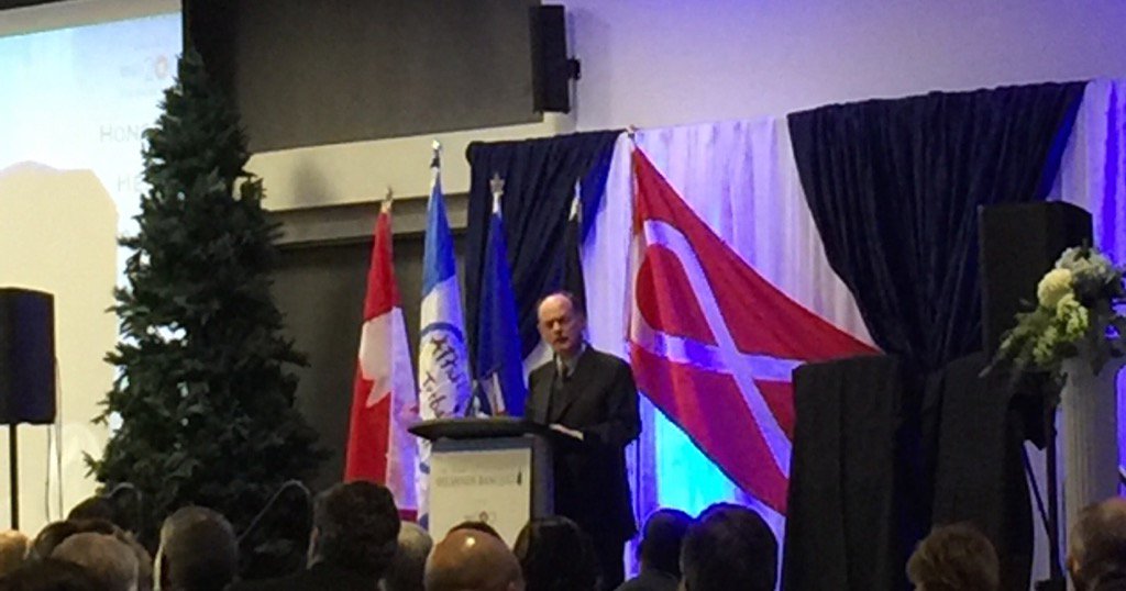 OilsandsBanquet's tweet photo. Standing ovation for Rex Murphy. Thanks for your passion for Fort McMurray #ymm #OSB2016 #ymmheroes https://t.co/cDEpCg8XS2