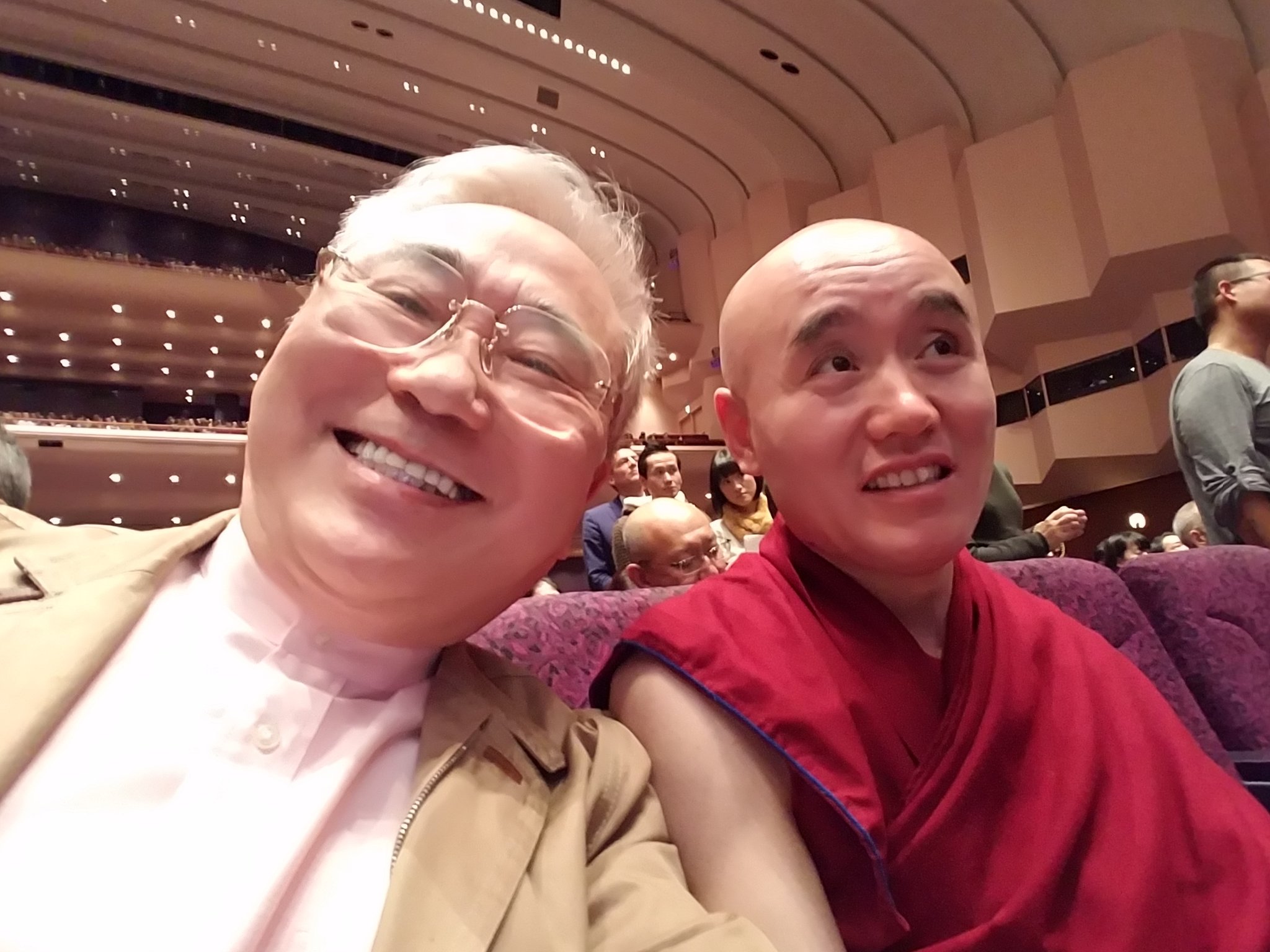 تويتر 高須克弥 على تويتر ダライ ラマ法王にモンゴルから来た信者からの質問 モンゴルの僧侶が助けに来たが彼は日本語と英語がわからない ヤバい Pなう T Co Ib4hx2dwkv