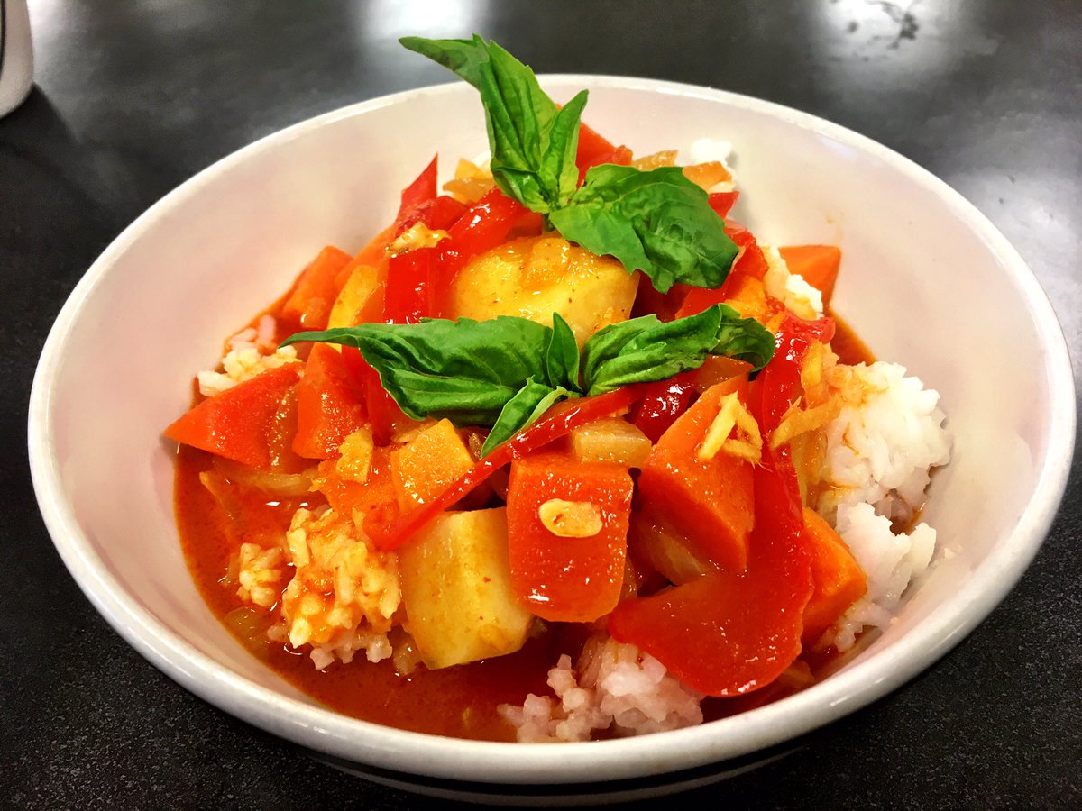 SurreyHomeEcGuy's tweet photo. #kpcooks #thairedcurry #stephcurry https://t.co/d6N6OOSfRy