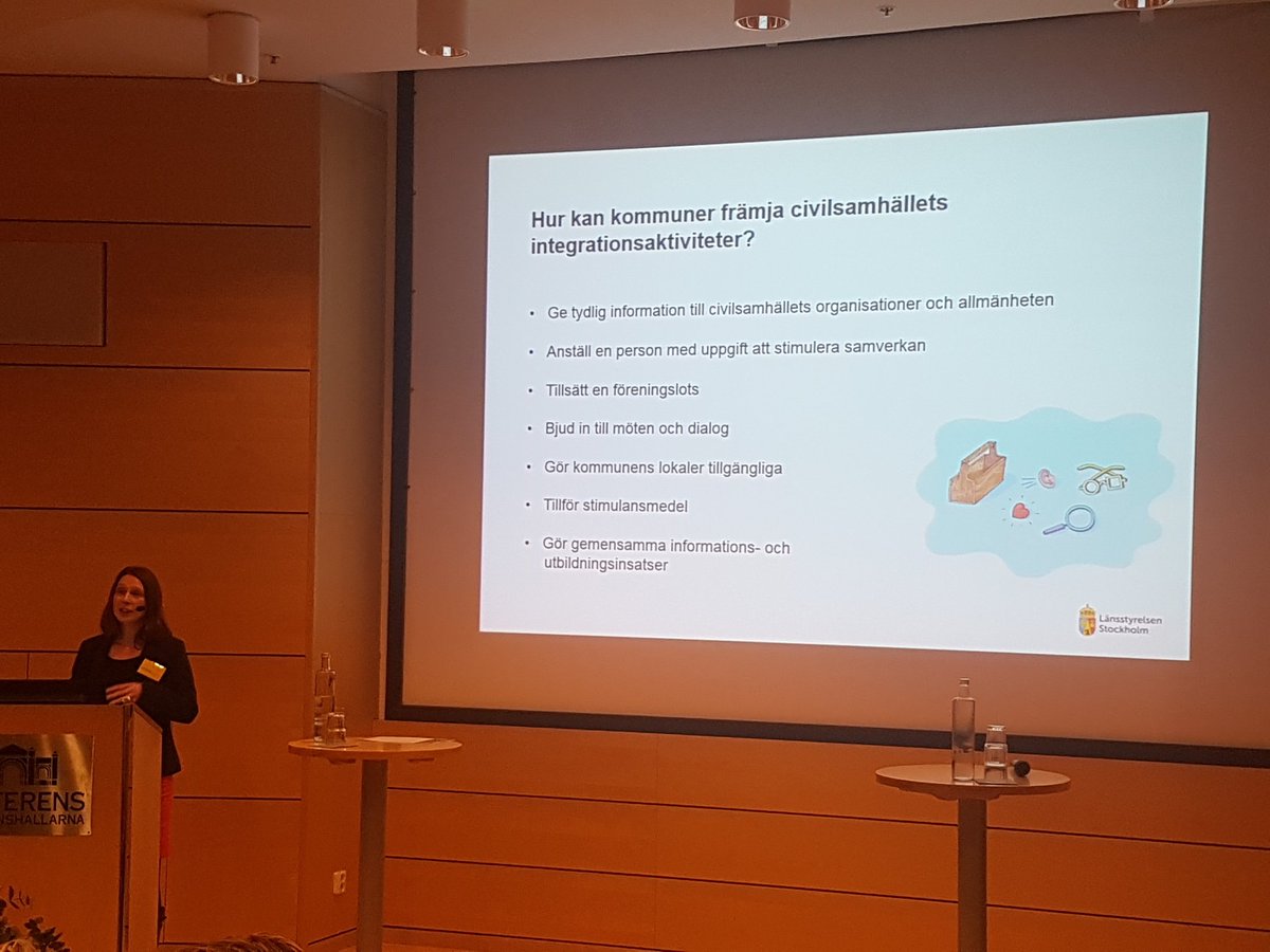 PatrikVuorio's tweet photo. Emmy Bornemark fr @LansstyrelseSTH berättar på #StarkaTillsammans utmärkt om samverkan mellan kommuner och #civilsamhället i #integration! https://t.co/14IC2YJGaV