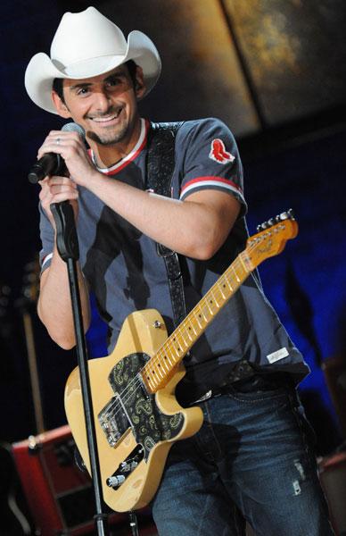 REbrokerwa's tweet image. Ohhhh yeah!  Next episode of @JayLenoGarage  will have @BradPaisley !!!  #MusicToMyEars. #Vroom #FunDuo