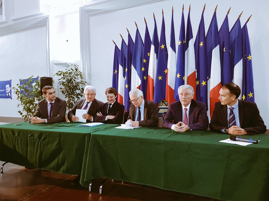 AvecSarkozy95's tweet photo. .@NicolasSarkozy une salle comble à Enghien les Bains pour acceuillir @francoisbaroin MERCI
La victoire approche!
#ONLR 
#ToutPourLaFrance https://t.co/PAeyWW2ezb