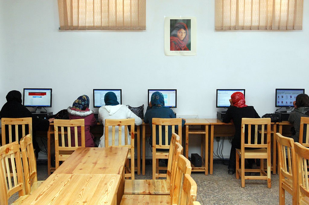 Cpdafg's tweet photo. 17th Day's theme: Dangers of #ICTs
#19DaysPreventViolenceAgainstChildren #CPDRights #CHILDRENFIRST #CRC @WWSFoundation https://t.co/ixS0lxodx7