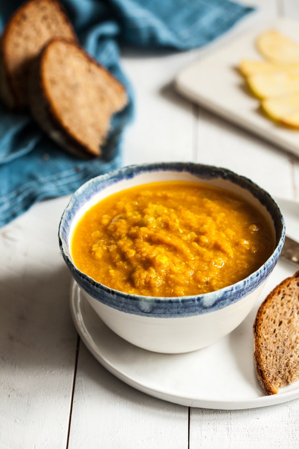 Curried Butternut, Red Lentil, and Apple Soup buff.ly/2fNEfjo