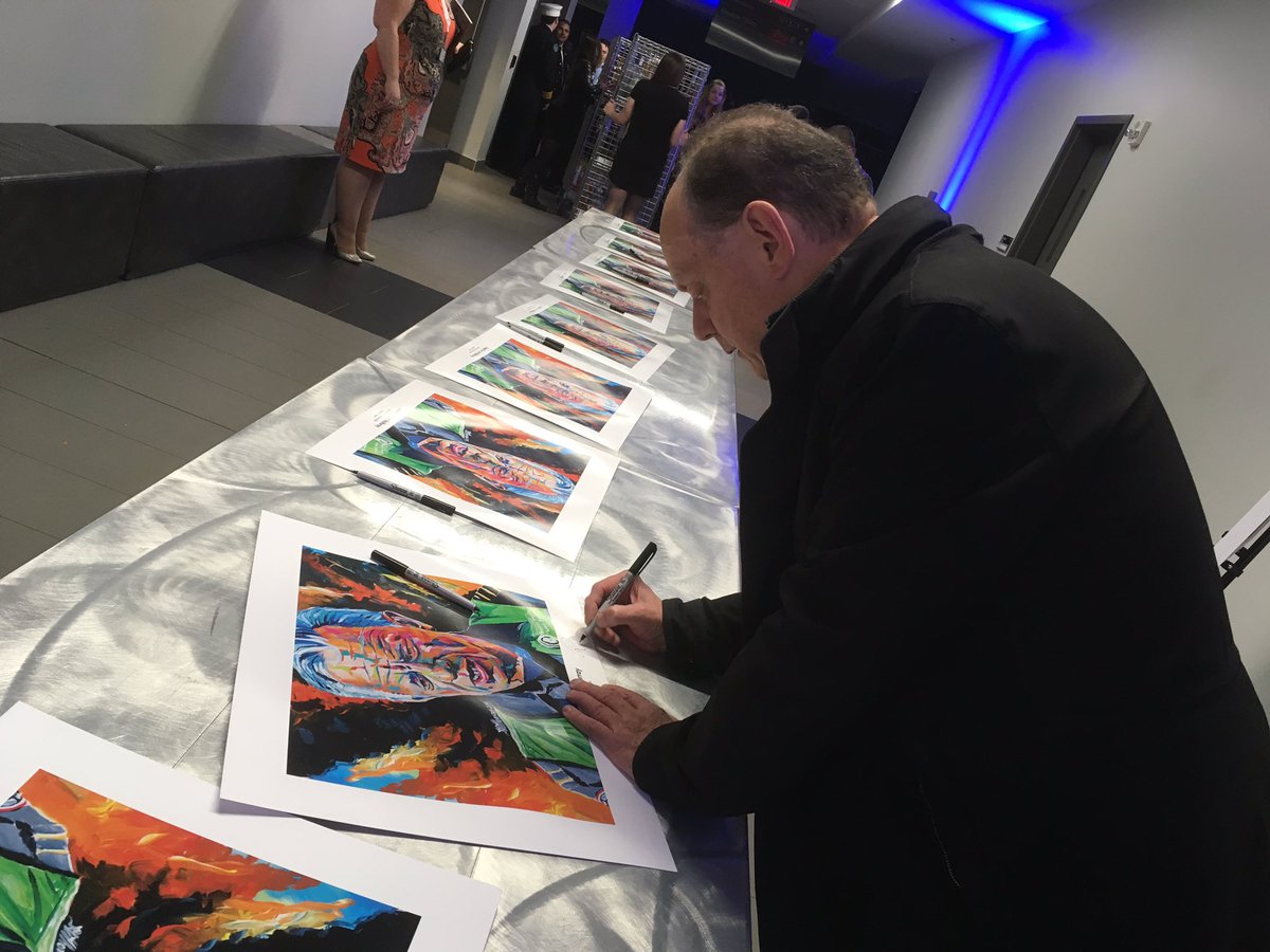 rvthomasart's tweet photo. Thanks Rex Murphy for an incredible keynote at #OSB2016, and for signing one of the Darby prints. #ymm @oilsandsbanquet https://t.co/zgHTP0G9SP