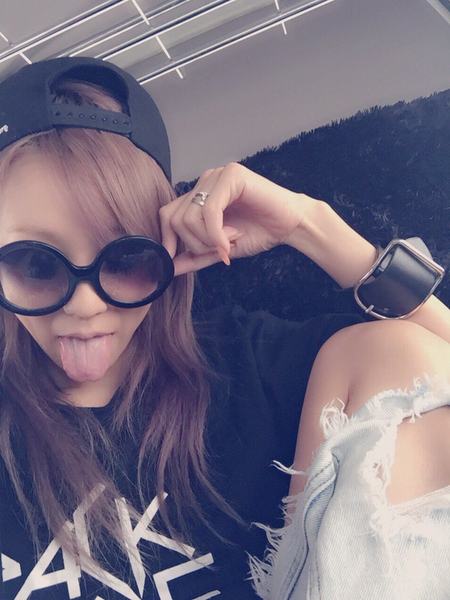 倖田組 M A I در توییتر 収まりきらず 笑 ツアー中も思ったけど アレンジかっこよすぎる ダンスも本当にかっこいい そしてくぅちゃんとってもかっこいい 泣 1幕見てるだけで努力が伝わってきて 泣けてくるぅ 子供いてあの体型とか 顔小さすぎるし 1 倖田組 M A I در توییتر 収まりきらず 笑 ツアー中も思ったけど アレンジかっこよすぎる ダンスも本当にかっこいい そしてくぅちゃんとってもかっこいい 泣 1幕見てるだけで努力が伝わってきて 泣けてくるぅ 子供いてあの体型とか 顔小さすぎるし 1