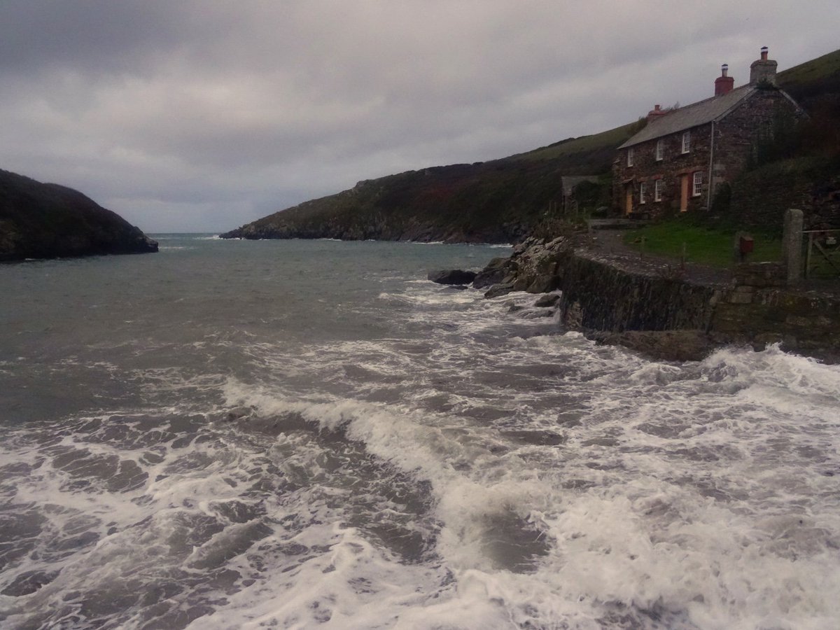 CliffsideKatie's tweet photo. excellent fun for whoeverโs staying in Quin Cottage this week #HighSpringTide https://t.co/9dEVCZuXDx
