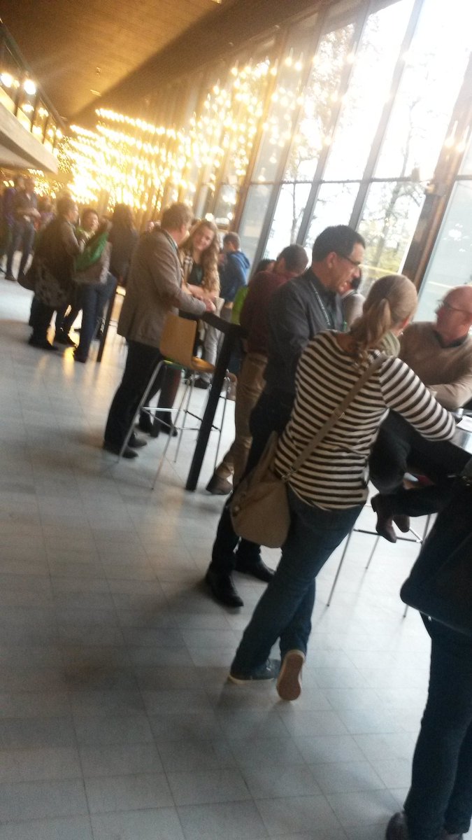 Oude bekenden en nieuwe collega's uit het hele land ontmoeten op het #LPBcongres #Apeldoorn.