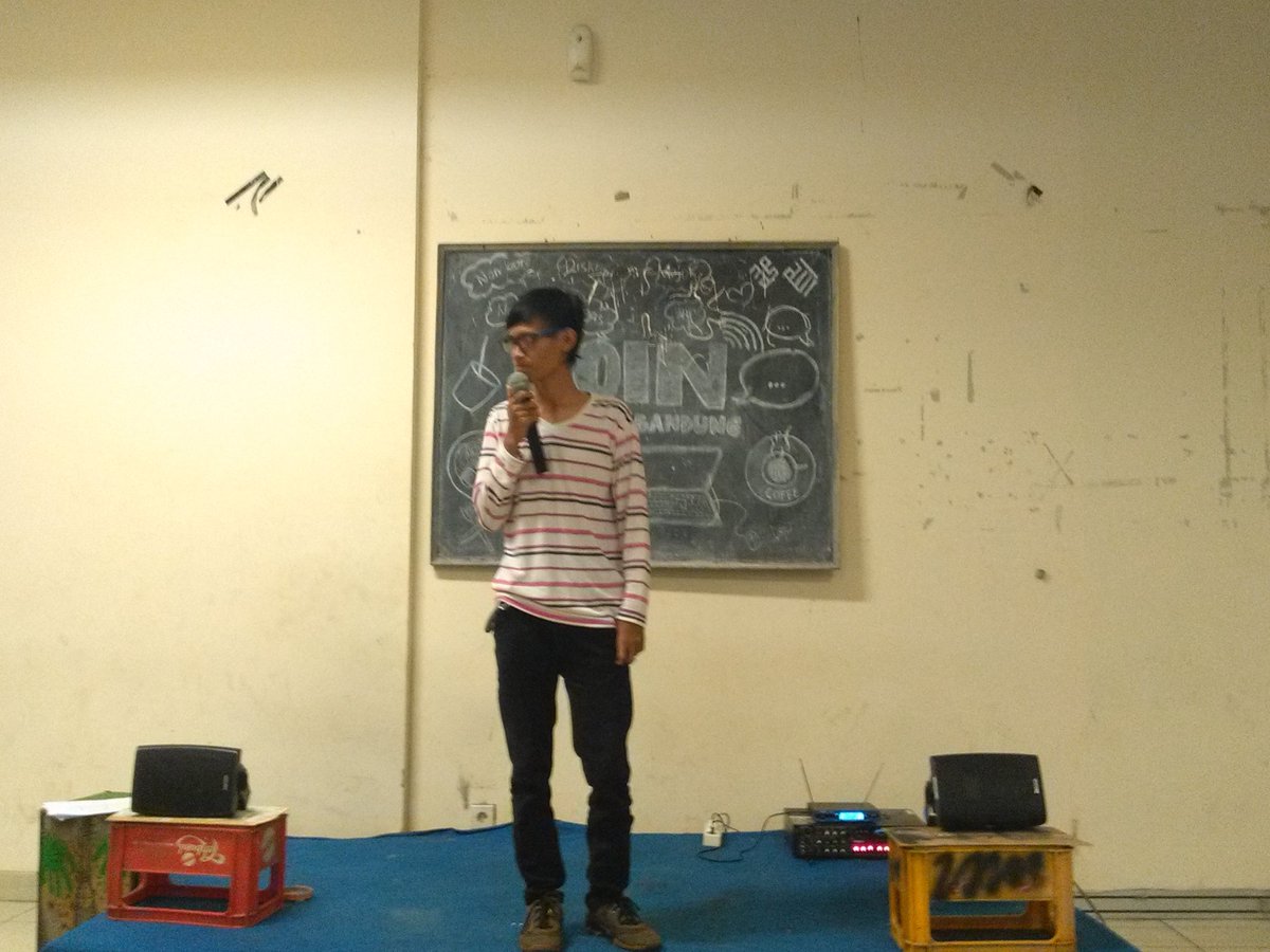 StandupUIN_SGD's tweet photo. Kuy~ Comic pertama #OpenMicUIN @KimOlotz https://t.co/IhRD3PhyzI