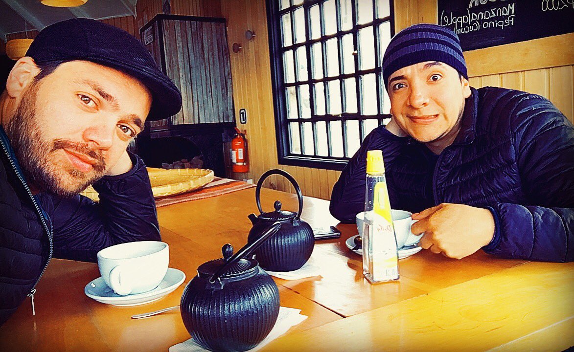 mgballari's tweet photo. #FelizJueves #amigos #extranjerosenchile desayuno de amigos te adoro pablin https://t.co/GJsqFSfz8y