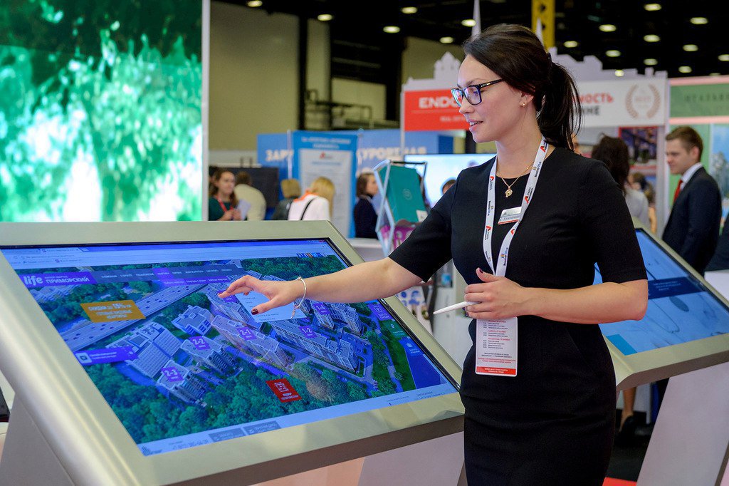 videofabrika's tweet image. После работы на #Ярмарканедвижимости наш #SurfX так полюбился клиенту, что переехал в его офис продаж. Нас выбирают ведущие застройщики :)